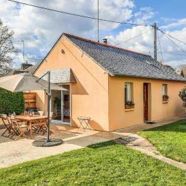 2 Bedroom Lovely Home In Bréhan, hotel in Rohan