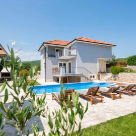 Four-Bedroom Holiday Home In Blato Na Cetini