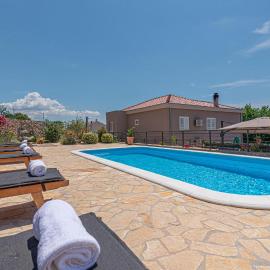 Gorgeous Apartment In Sibenik With Swimming Pool