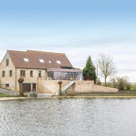 Six-Bedroom Holiday Home In Lo-Reninge, hotelli kohteessa Lo-Reninge