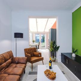 The Lyme Lounge - Warm & Modern Fully Furnished 3BR Home - Sleeps 7 with Driveway Parking & WiFi in New Castle - Ideal for Business & Leisure Stays by Parydise Properties