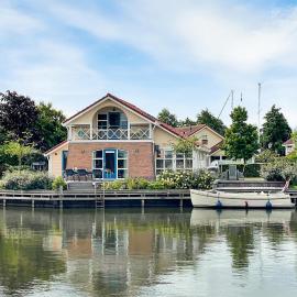 It Soal Waterpark-Waterlelie I, hotel a Workum