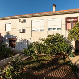 2 Bedroom Lovely Apartment In Donje Rastane