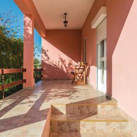 Three-Bedroom Holiday Home In Sikovo