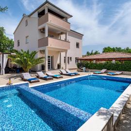 Stunning Home In Radasinovci, Hotel in Drlićeve Kuće