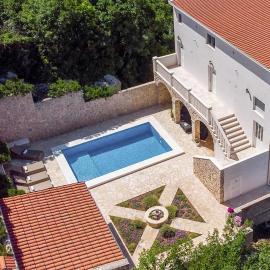 Six-Bedroom Holiday Home In Klek