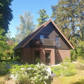 Martha - Ferienhaus, 3 Schlafzimmer, 2 bis 6 Personen, S-Bahn nach Berlin, Strausseenähe, ruhige Lage, hotelli kohteessa Strausberg