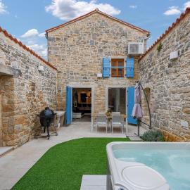 Cozy Home In Svetvincenat With Wifi