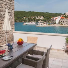 Beautiful Home In Pucisca With House Sea View, hotel a Pučišća