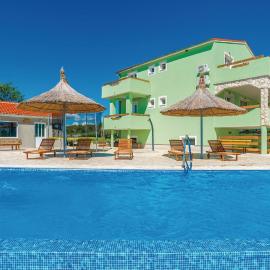 Stunning Home In Pakostane