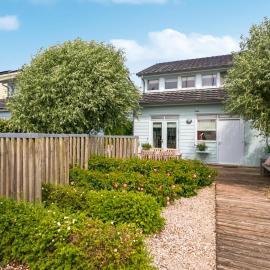 3 Bedroom Amazing Home In Wieringerwerf, hotel in Wieringerwerf