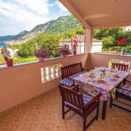 1 Bedroom Cozy Apartment In Bakarac