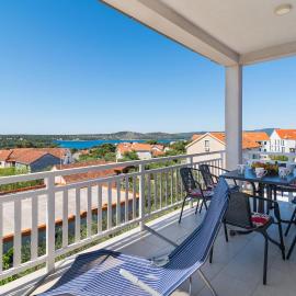 Stunning Apartment In Milna With Wifi