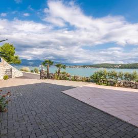 Beautiful Apartment In Cizici With Wifi