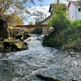 Seosko Imanje Na Obali Rijeke, hotel in Vojnić