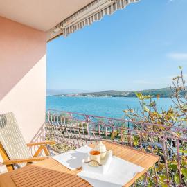 Amazing Apartment In Cizici With House Sea View, hotel in Čižići