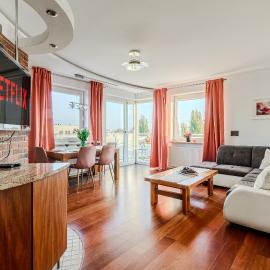 Lumina I Spacious 2BR Apart with Balcony I Jaccuzi I Parking
