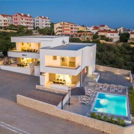 Villa Domenica - Luxury Sea View Apartment with Pool & Hot Tub - 350m to Babe Beach