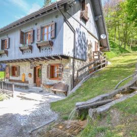 Alle Sorgenti, hotel a Comeglians