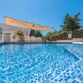 Nice Home In Novalja With Wifi