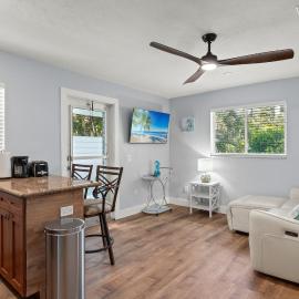 2 Bed 2 Bath Modern Naples Beach Bungalow, hotel v destinaci Naples