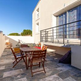 Nice Apartment In Eyragues With Wifi