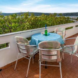 2 Bedroom Cozy Apartment In Punat