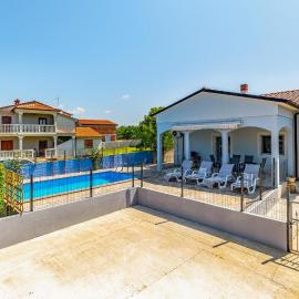 Pet Friendly Home In Pula