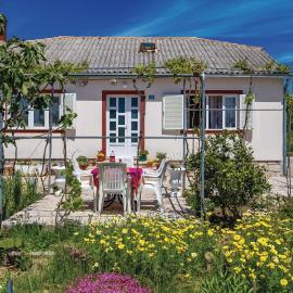 Amazing Home In Kampor With Wifi