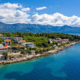 One-Bedroom Apartment In Sucuraj: Sućuraj şehrinde bir otel