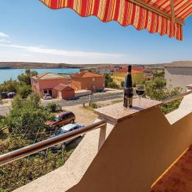 Lovely Apartment In Dinjiska With House Sea View, hotel u gradu Dinjiška