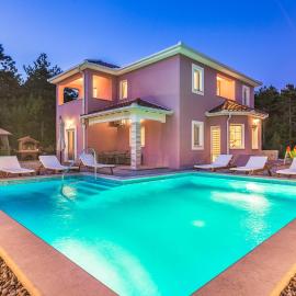 Four-Bedroom Holiday Home In Imotski