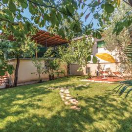 Two-Bedroom Holiday Home In Pula
