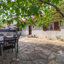 Gorgeous Home In Pridraga With Wifi