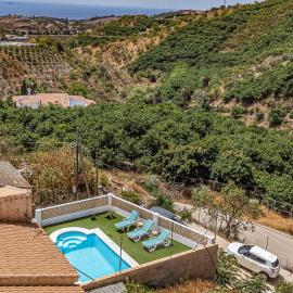 Gorgeous Home In Cajiz, hotelli kohteessa Cajís