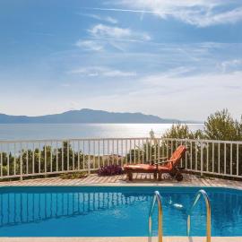 Three-Bedroom Apartment In Podaca, hotel in Podaca