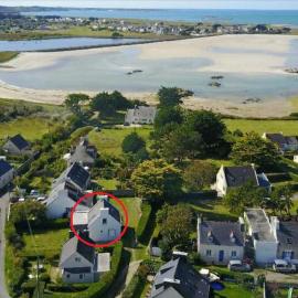 Maison bord de mer, plage 160m – hotel w mieście Guissény
