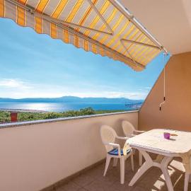 Cozy Apartment In Smrika With Wifi