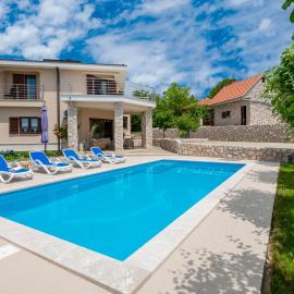 Four-Bedroom Holiday Home In Vinjani Gornji, hotell i Jovići