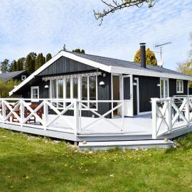Two-Bedroom Holiday Home In Dronningmolle, готель у місті Dronningmølle