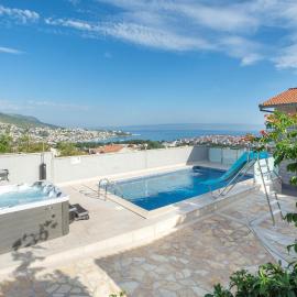 Stunning Apartment In Split