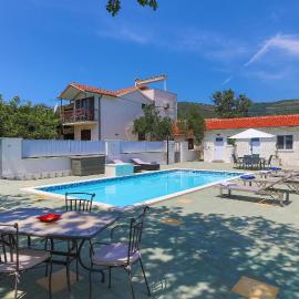 Stunning Apartment In Kastel Novi
