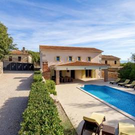 Stunning Home In Garica