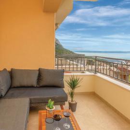 Three-Bedroom Apartment In Makarska
