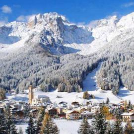 Casa gialla sulle Dolomiti a Padola, hotel in Padola