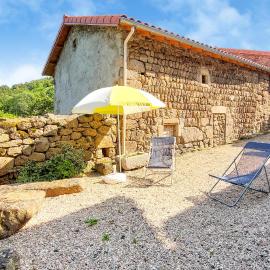 3 Bedroom Lovely Home In Essertines-En-Châtelne