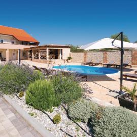 Five-Bedroom Holiday Home In Gorica, hotel a Gorica