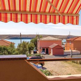 Nice Apartment In Dinjiska With Wifi, hotell i Dinjiška
