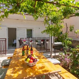 Three-Bedroom Apartment In Dugi Rat