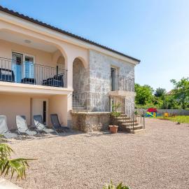 3 Bedroom Luxurious Home In Rasopasno, viešbutis mieste Rasopasno